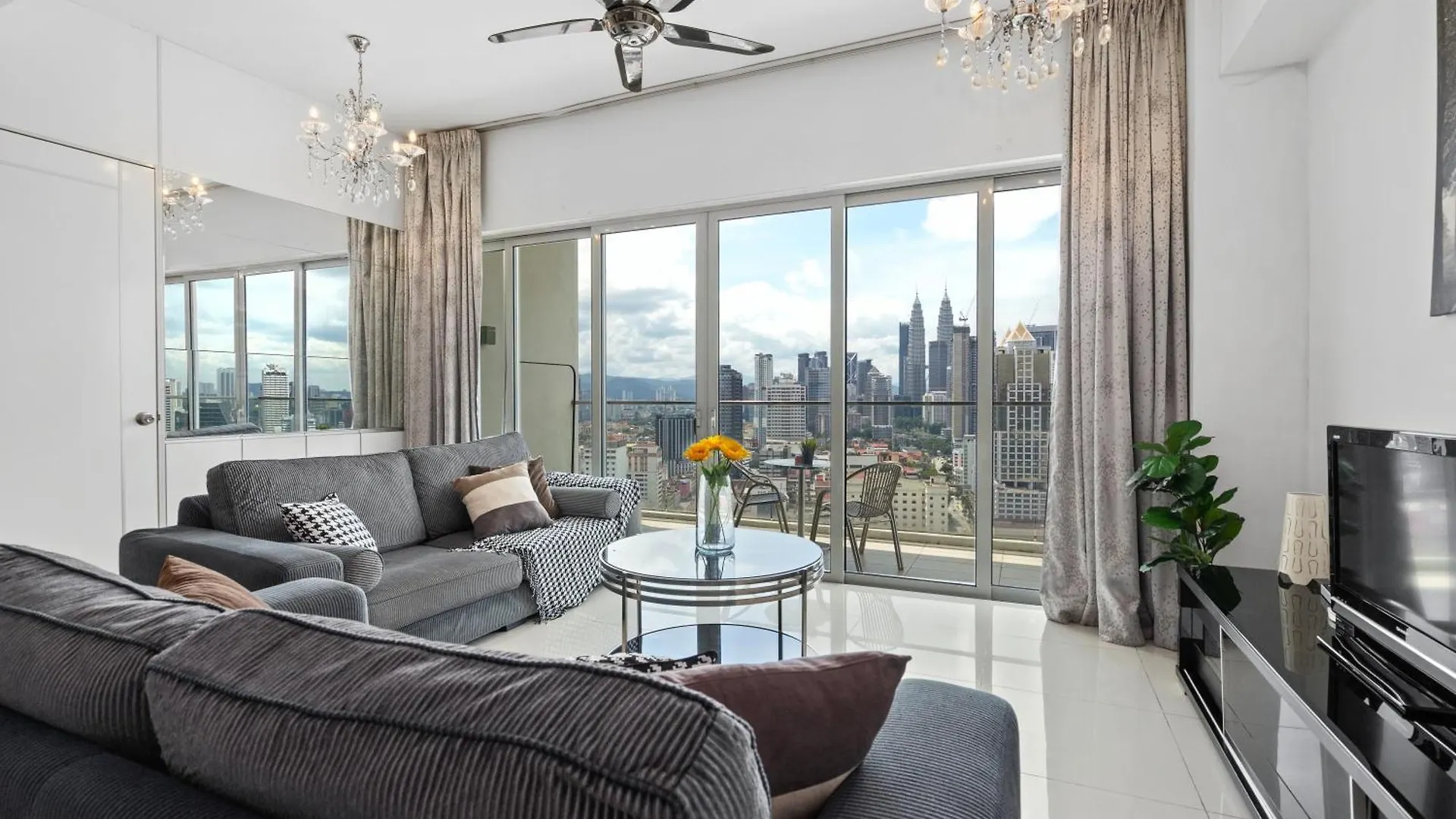 קואלה לומפור Naibnb In Regalia Residence מלזיה
